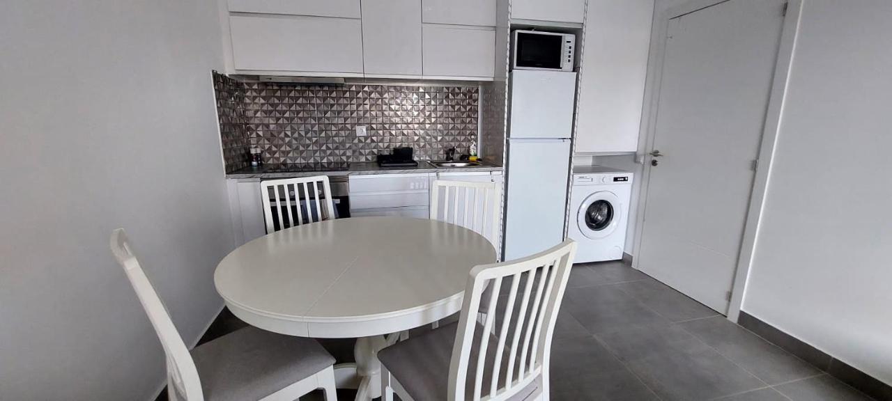 Enjoy Pool, Beach And More At This Nice Apartment Only 3 Minutes From Mareta'S Beach Sagres Bagian luar foto