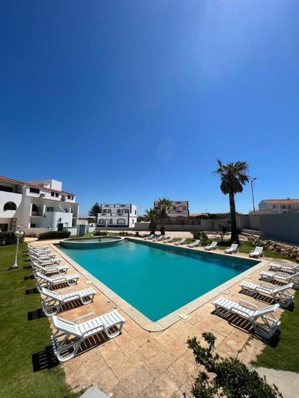 Enjoy Pool, Beach And More At This Nice Apartment Only 3 Minutes From Mareta'S Beach Sagres Bagian luar foto